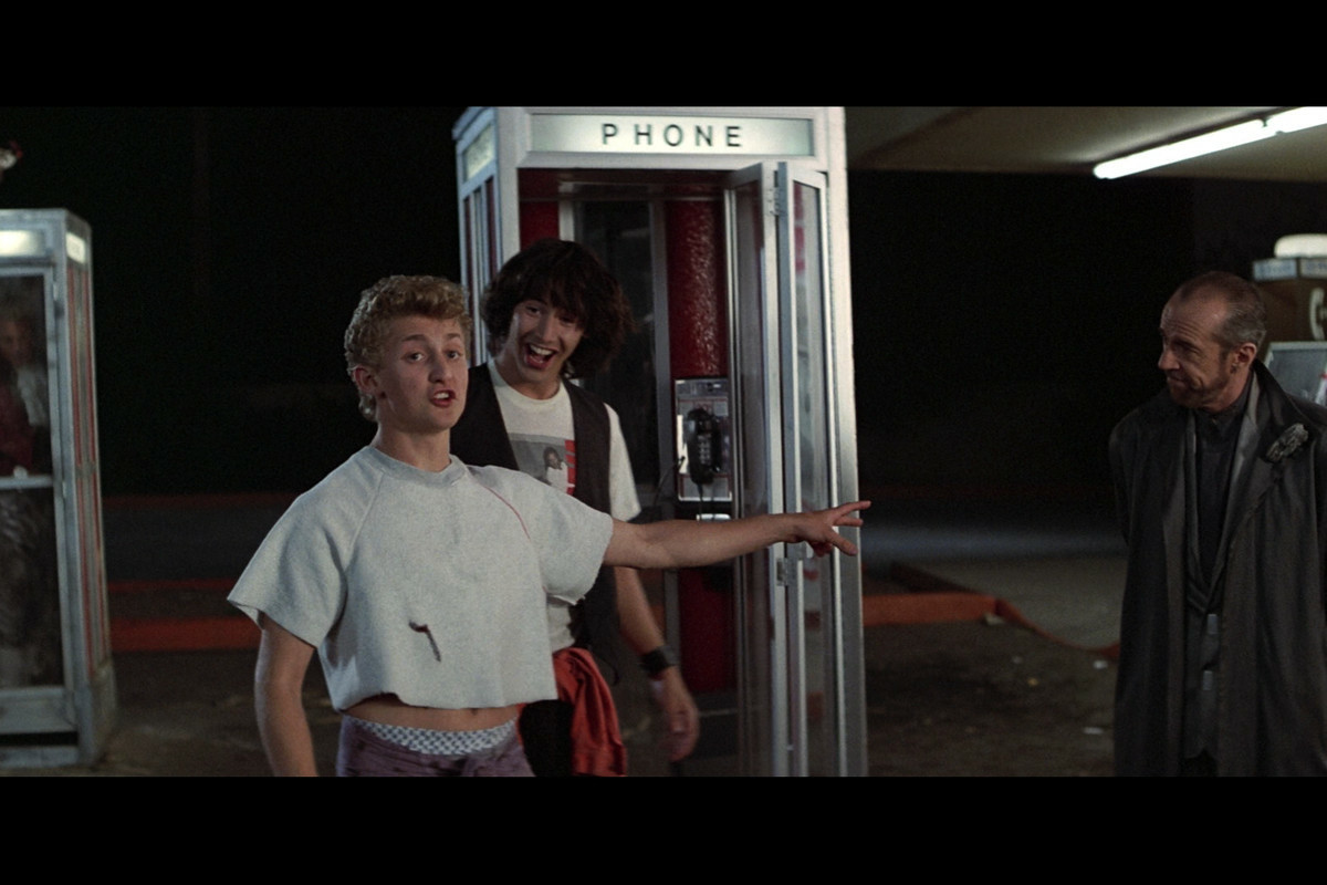 Bill pointing at Rufus